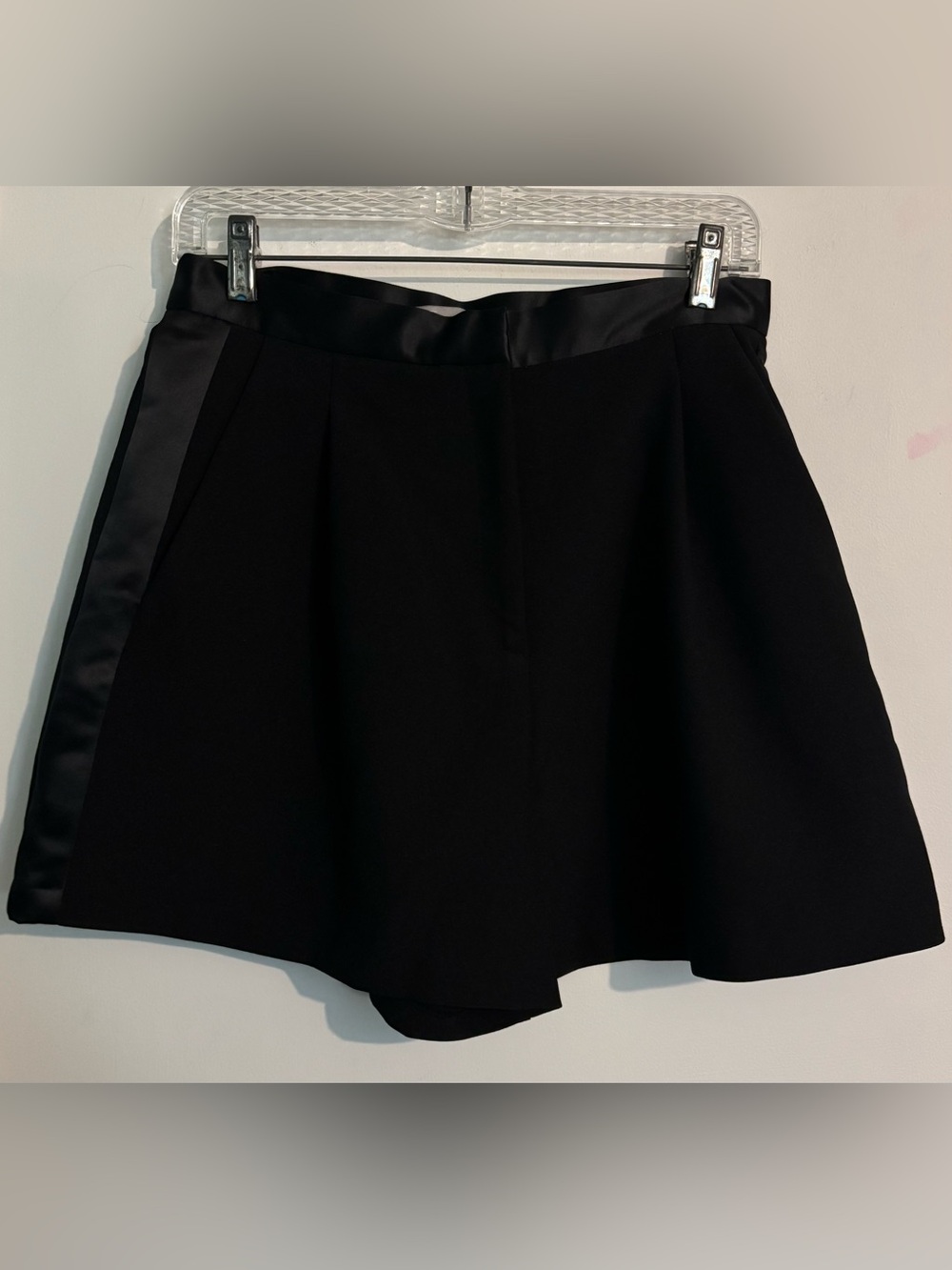 asos Womens 8 Black Crepe Satin Tuxedo Shorts Inseam Pleated High Rise 3" Inseam